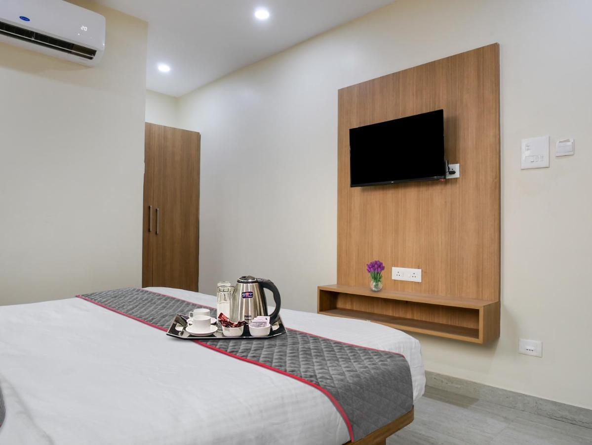 Oyo Townhouse 1132 Hotel Nivedita Rāmnagar 外观 照片