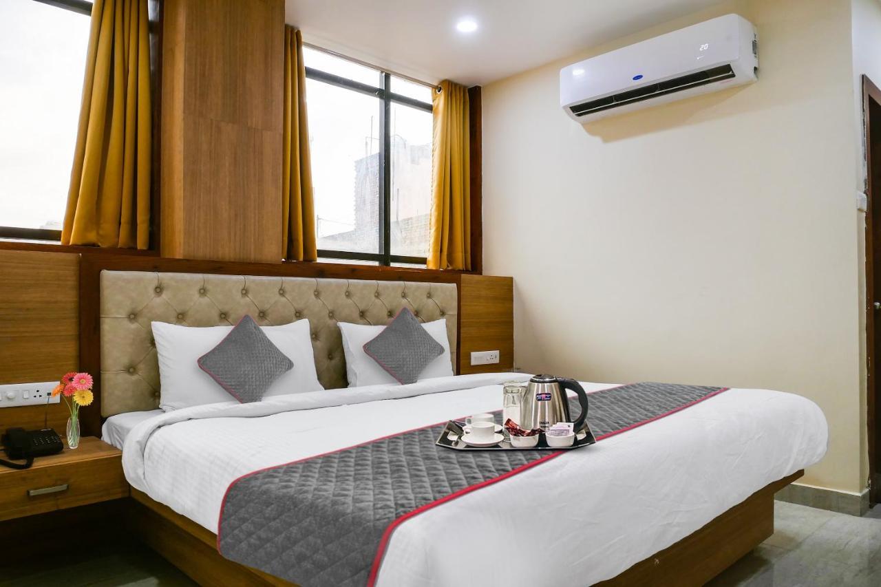 Oyo Townhouse 1132 Hotel Nivedita Rāmnagar 外观 照片