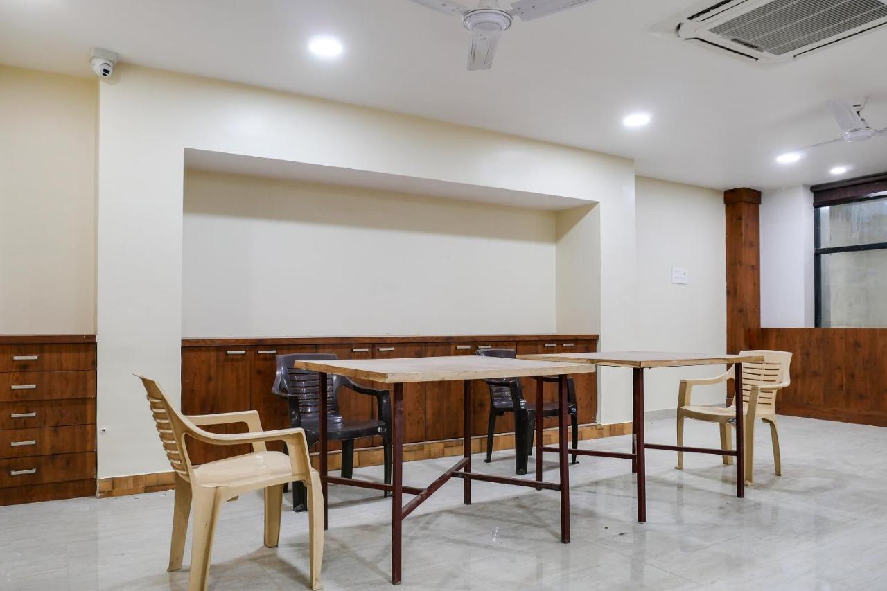 Oyo Townhouse 1132 Hotel Nivedita Rāmnagar 外观 照片