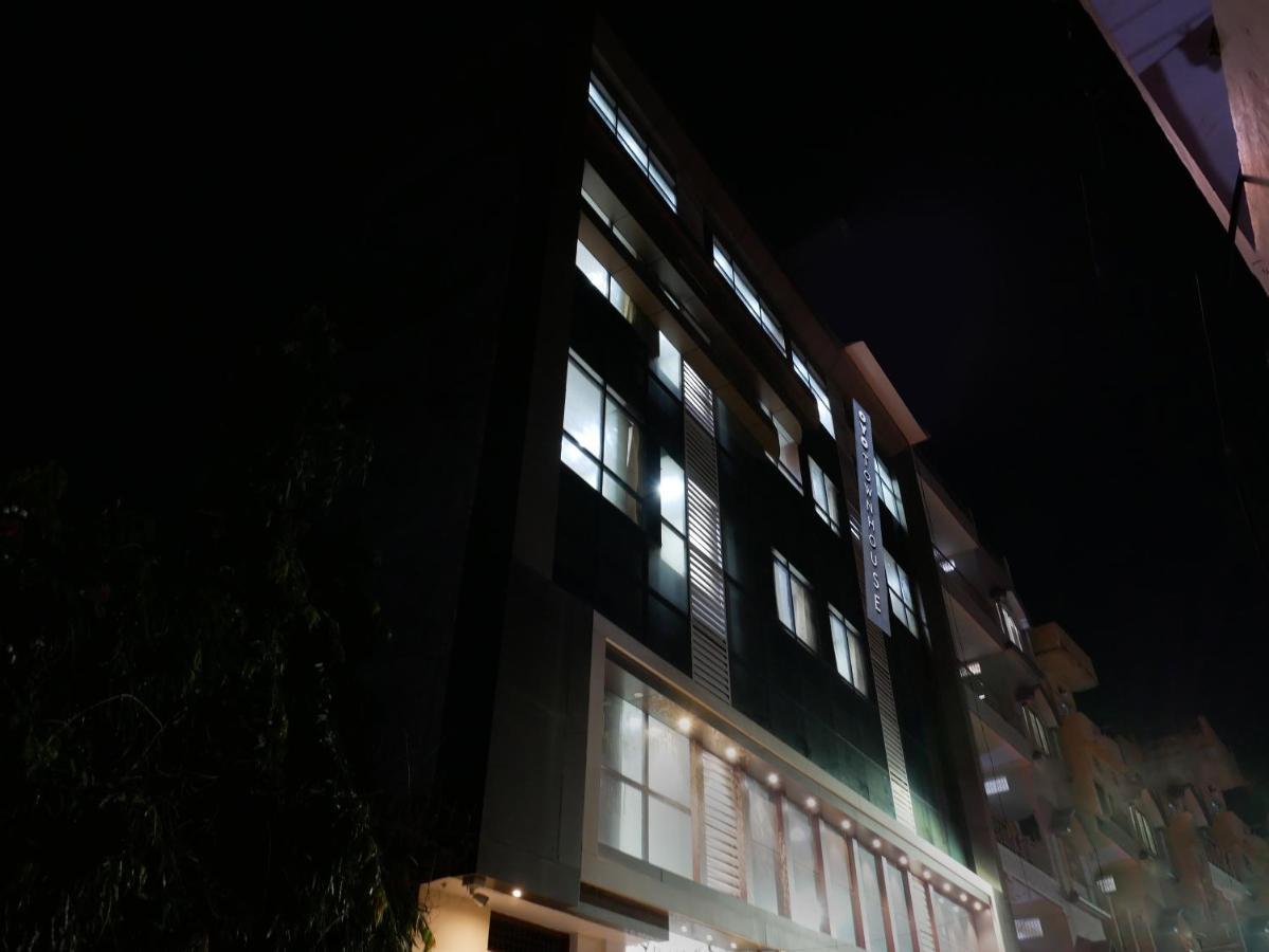 Oyo Townhouse 1132 Hotel Nivedita Rāmnagar 外观 照片