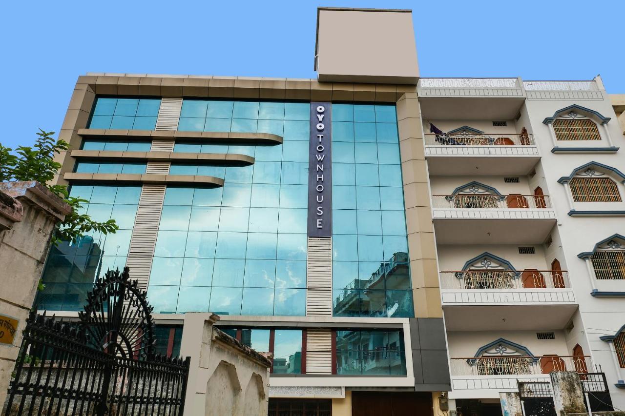 Oyo Townhouse 1132 Hotel Nivedita Rāmnagar 外观 照片